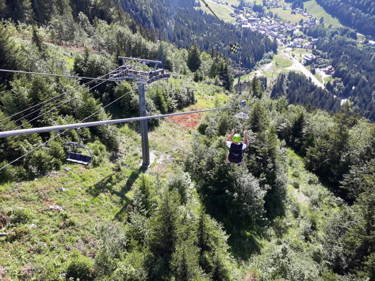 tyrolienne crédit Office de tourisme du Pays de Gex